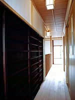 階段から東を望む。