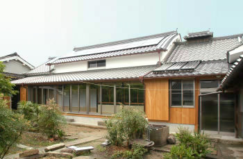 外観　南側の庭から広縁を望む