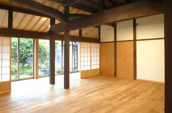 リビングから広縁を観る