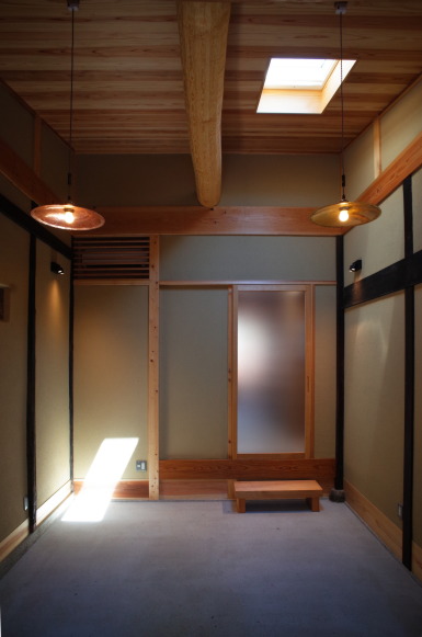 玄関から奥をみる