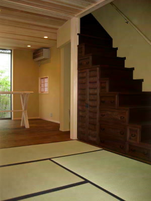 中の間からダイニングをみる