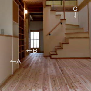 リビングから玄関をみる