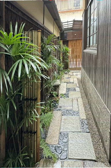 母屋への通路