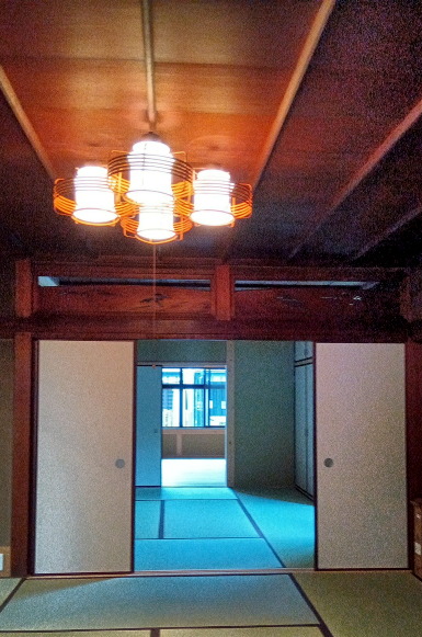 座敷からナカノマを望む